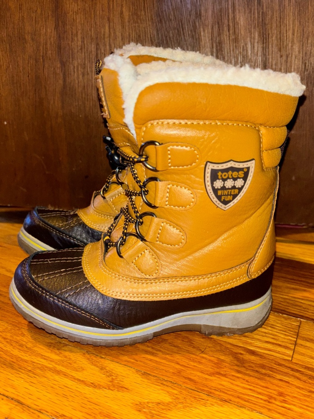 totes Two-Tone Tan and Dark Brown Insulated Lace-Up Snow Boots